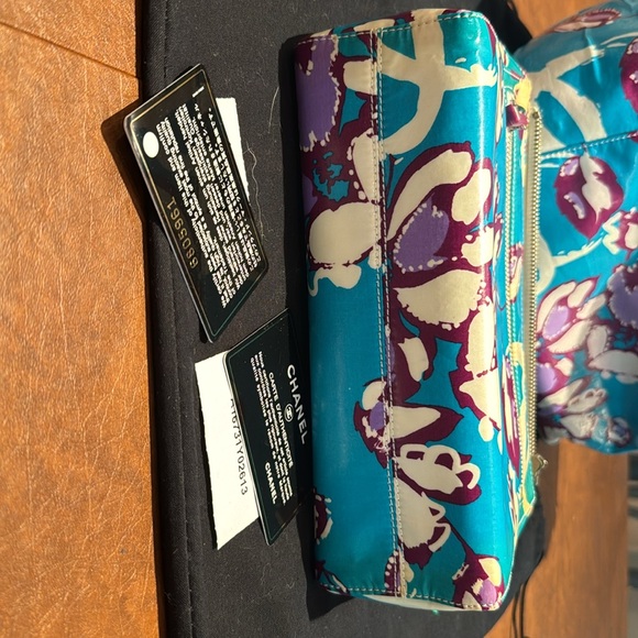 CHANEL TOTE AND COSMETIC BAG - Picture 11 of 11